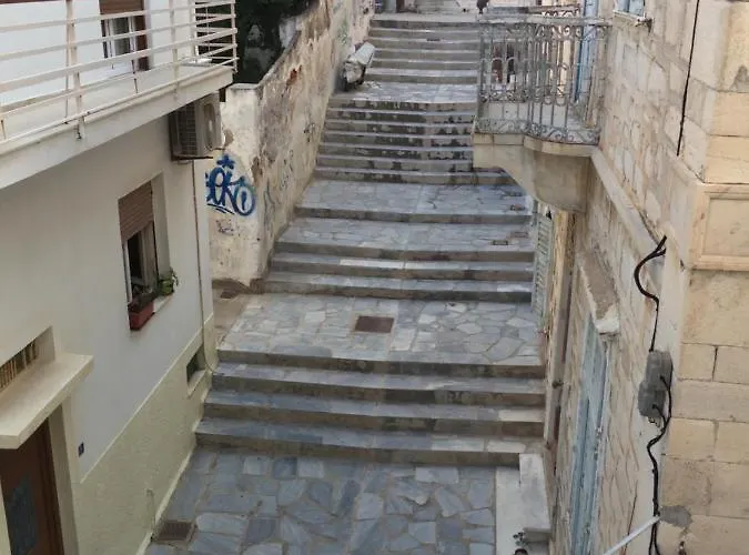 1872 - Agnes, Cozy Stony With Balcony ארמופוליס