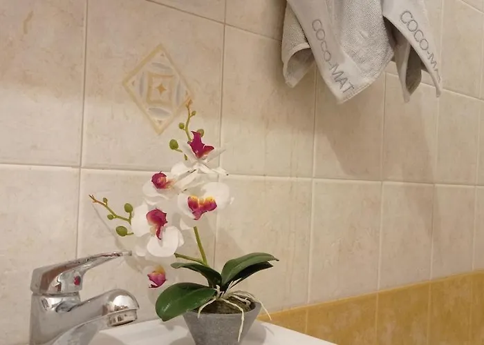 1872 - Agnes, Cozy Stony With Balcony * ארמופוליס